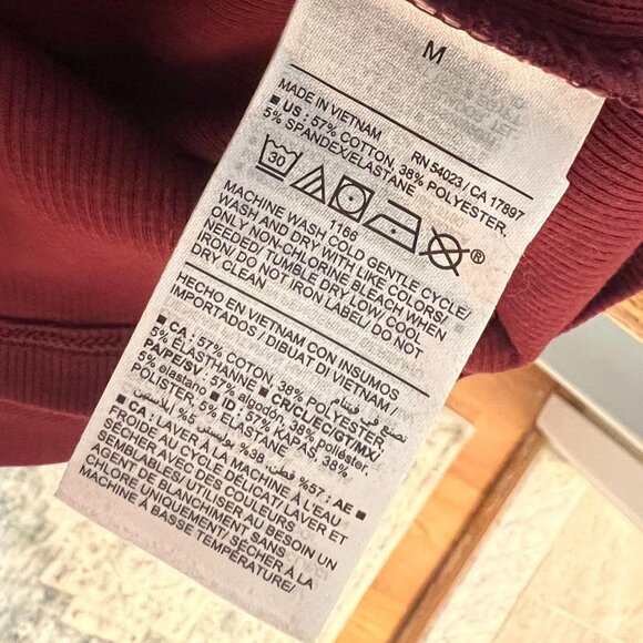 Old Navy Fitted Rib-Knit Tee — M | Red Red Wine (BNWT) - Picture 5 of 5